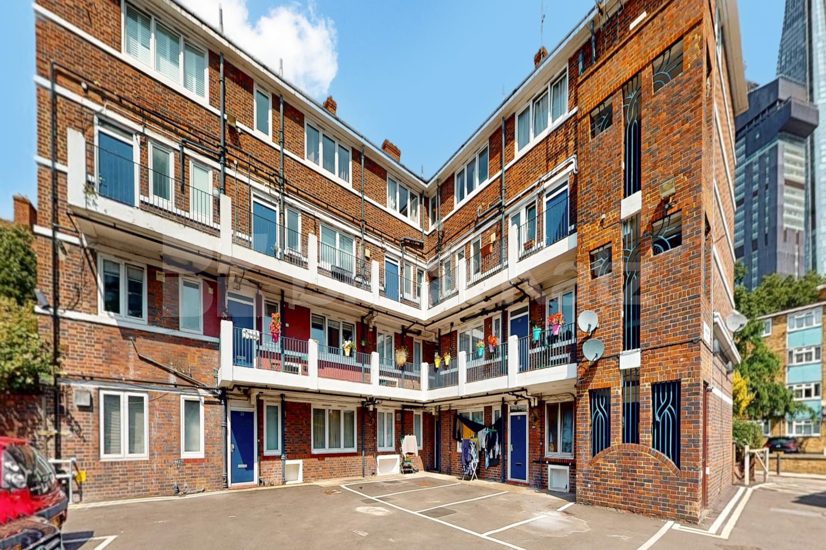 Spacious and bright, split level four bedroom property in London Bridge Lockyer Estate, Kipling Street, London Bridge